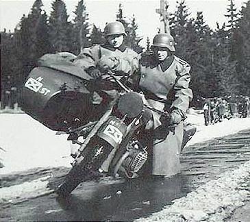 bmwR12R35idrmotamb170Vsteyr220cabropOL38_r12Baydeww2.jpg